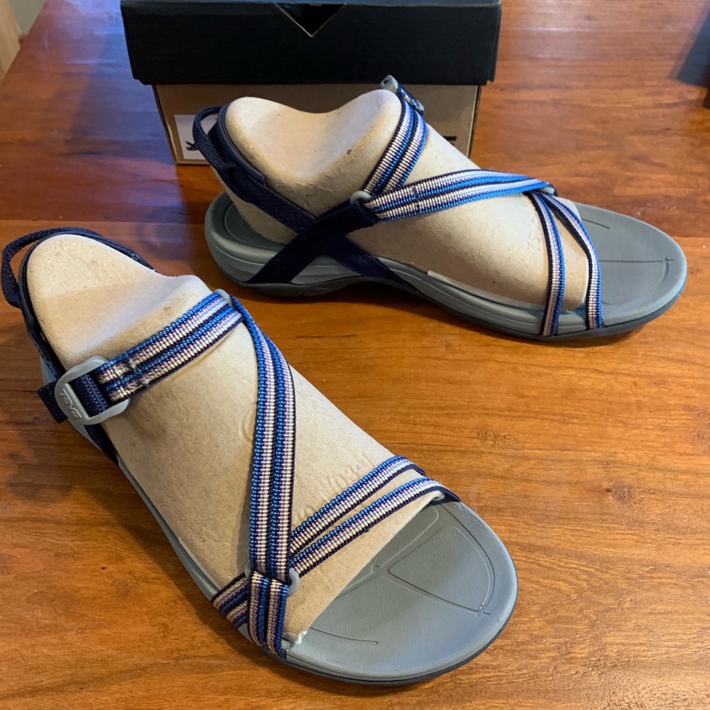 Teva Sirra sandal size 9